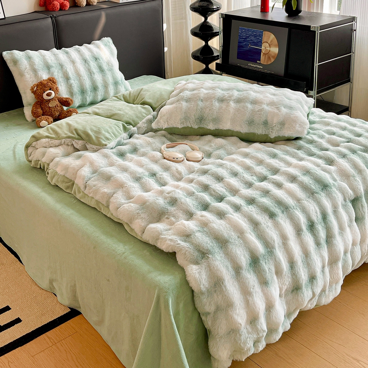 91家纺网 家纺一手货源 找家纺 凯洛奇 2025新款兔毛绒四件套牛奶绒四件套大泡泡兔毛四件套 迷雾幻境-绿