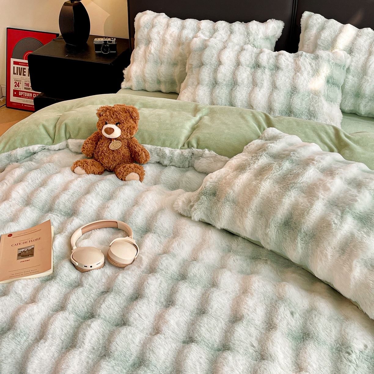 91家纺网 家纺一手货源 找家纺 凯洛奇 2025新款兔毛绒四件套牛奶绒四件套大泡泡兔毛四件套 迷雾幻境-绿