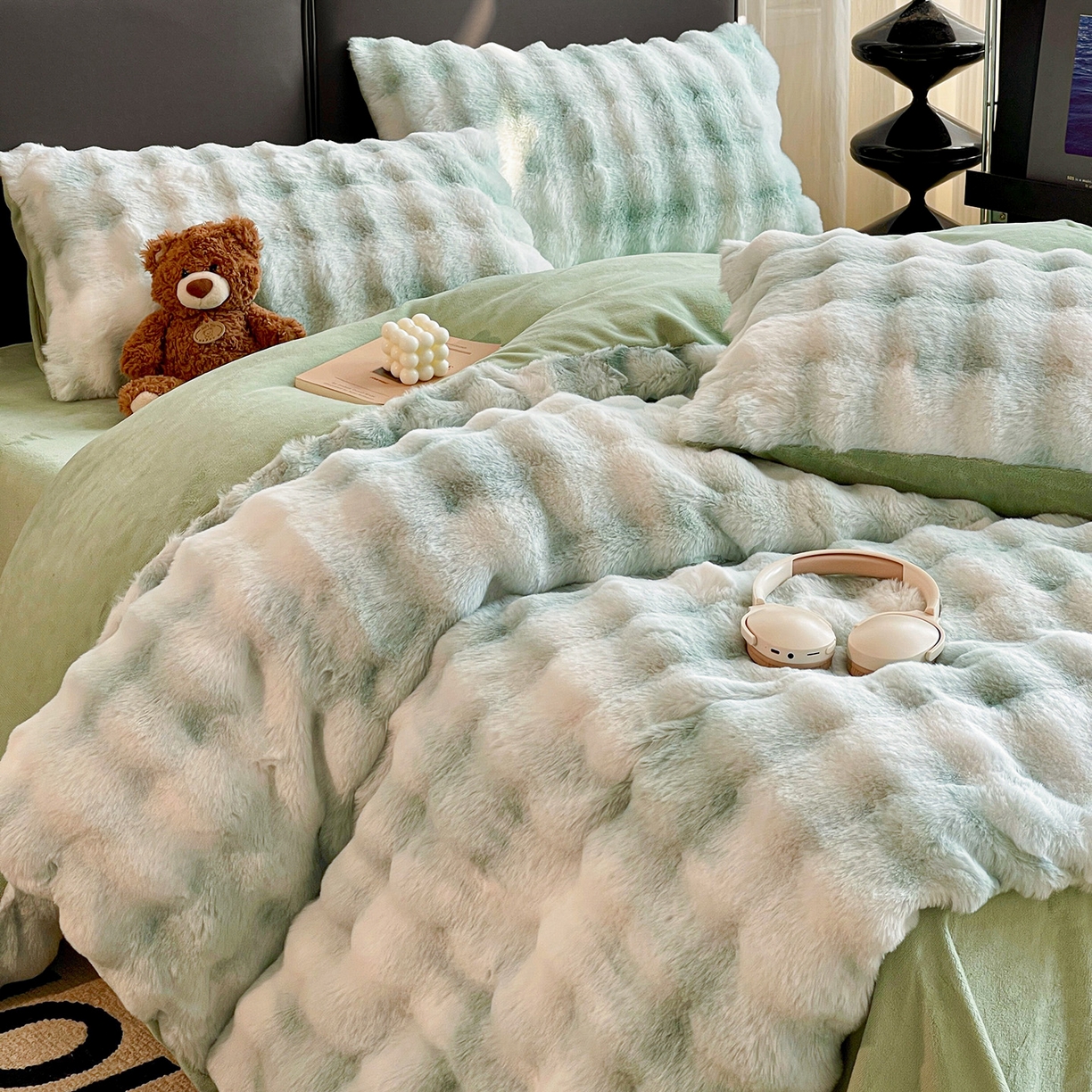 91家纺网 家纺一手货源 找家纺 凯洛奇 2025新款兔毛绒四件套牛奶绒四件套大泡泡兔毛四件套 迷雾幻境-绿