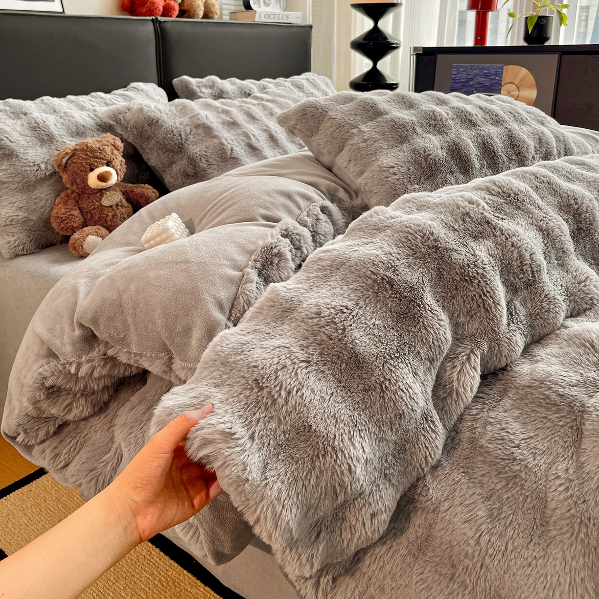 91家纺网 家纺一手货源 找家纺 凯洛奇 2025新款兔毛绒四件套牛奶绒四件套大泡泡兔毛四件套 月光灰