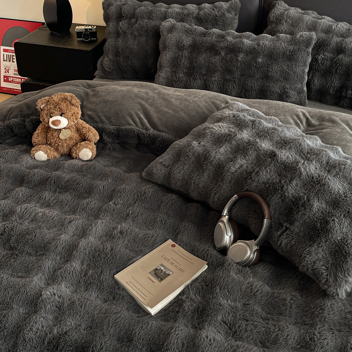 91家纺网 家纺一手货源 找家纺 凯洛奇 2025新款兔毛绒四件套牛奶绒四件套大泡泡兔毛四件套 暗夜灰