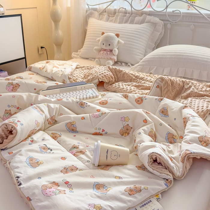 91家纺网 家纺一手货源 找家纺 青螺家纺 2025新款高密全棉嵌绳宝宝绒春秋豆豆被 支持定制花色和冬被 有量来门市优惠 卡皮熊猫