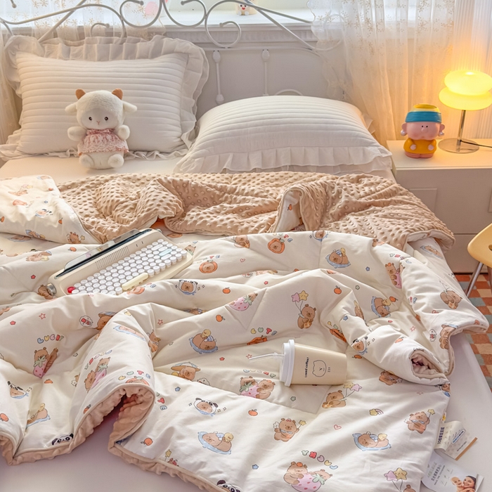 91家纺网 家纺一手货源 找家纺 青螺家纺 2025新款高密全棉嵌绳宝宝绒春秋豆豆被 支持定制花色和冬被 有量来门市优惠 卡皮熊猫