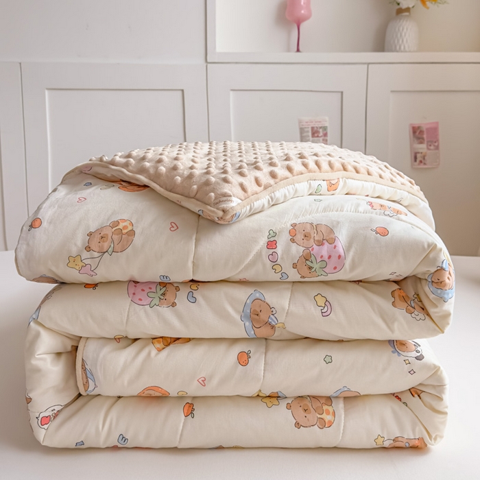 91家纺网 家纺一手货源 找家纺 青螺家纺 2025新款高密全棉嵌绳宝宝绒春秋豆豆被 支持定制花色和冬被 有量来门市优惠 卡皮熊猫