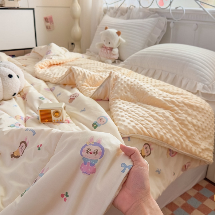 91家纺网 家纺一手货源 找家纺 青螺家纺 2025新款高密全棉嵌绳宝宝绒春秋豆豆被 支持定制花色和冬被 有量来门市优惠 可爱布布 米