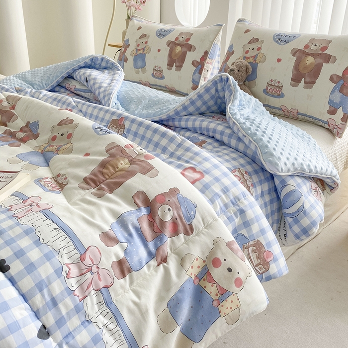 91家纺网 家纺一手货源 找家纺 青螺家纺 2025新款高密全棉嵌绳宝宝绒春秋豆豆被 支持定制花色和冬被 有量来门市优惠 洛丽塔 爱心熊熊