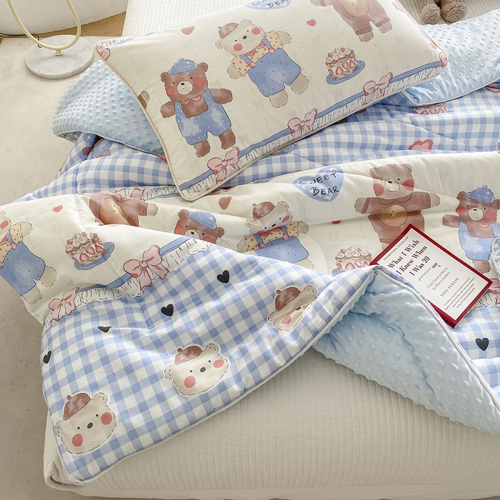 91家纺网 家纺一手货源 找家纺 青螺家纺 2025新款高密全棉嵌绳宝宝绒春秋豆豆被 支持定制花色和冬被 有量来门市优惠 洛丽塔 爱心熊熊