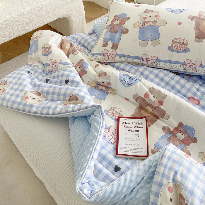 91家纺网 家纺一手货源 找家纺 青螺家纺 2025新款高密全棉嵌绳宝宝绒春秋豆豆被 支持定制花色和冬被 有量来门市优惠 洛丽塔 爱心熊熊