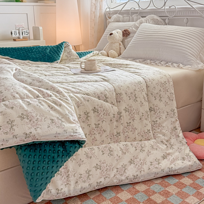 91家纺网 家纺一手货源 找家纺 青螺家纺 2025新款高密全棉嵌绳宝宝绒春秋豆豆被 支持定制花色和冬被 有量来门市优惠 茉莉花开