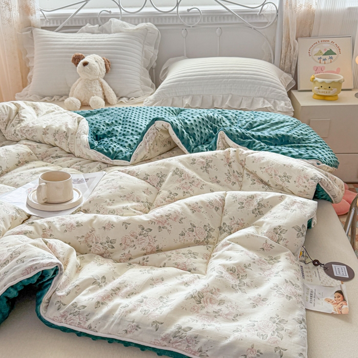 91家纺网 家纺一手货源 找家纺 青螺家纺 2025新款高密全棉嵌绳宝宝绒春秋豆豆被 支持定制花色和冬被 有量来门市优惠 茉莉花开