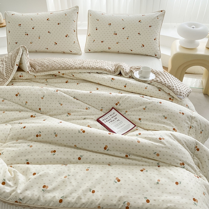 91家纺网 家纺一手货源 找家纺 青螺家纺 2025新款高密全棉嵌绳宝宝绒春秋豆豆被 支持定制花色和冬被 有量来门市优惠 小樱桃