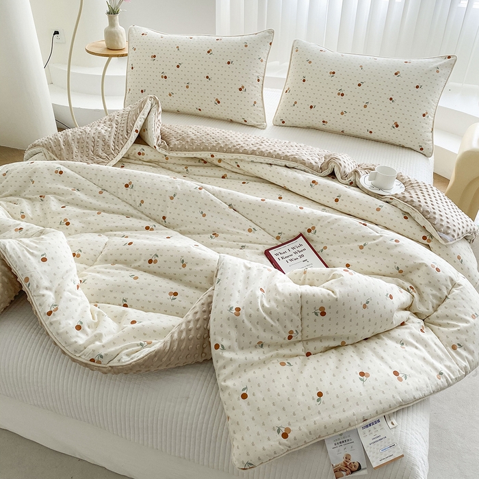91家纺网 家纺一手货源 找家纺 青螺家纺 2025新款高密全棉嵌绳宝宝绒春秋豆豆被 支持定制花色和冬被 有量来门市优惠 小樱桃