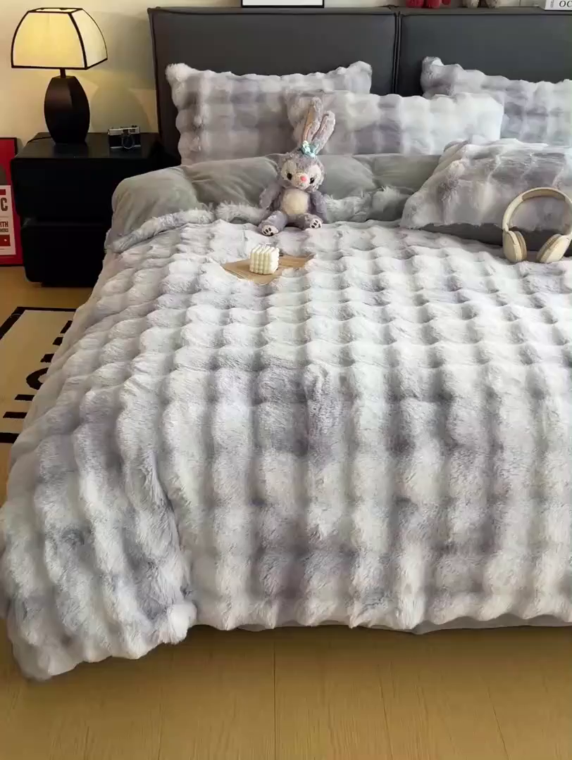 91家纺网 家纺一手货源 找家纺 凯洛奇 2025新款兔毛绒四件套牛奶绒四件套大泡泡兔毛四件套 迷雾幻境-灰