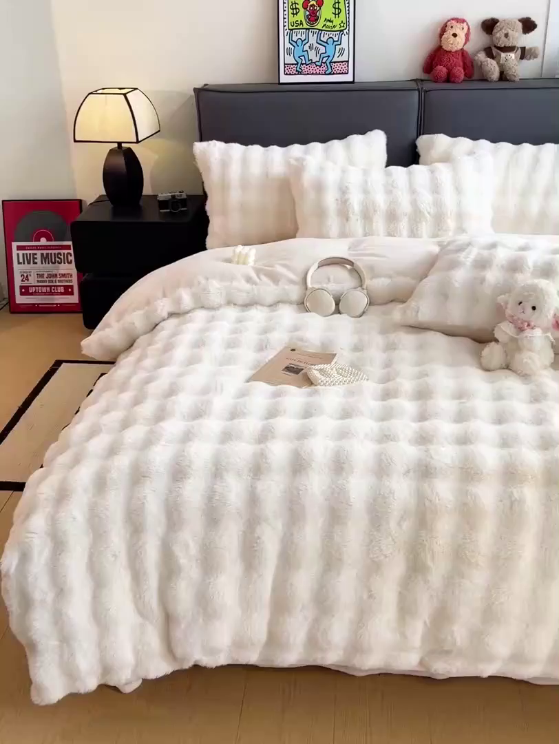 91家纺网 家纺一手货源 找家纺 凯洛奇 2025新款兔毛绒四件套牛奶绒四件套大泡泡兔毛四件套 奶油白