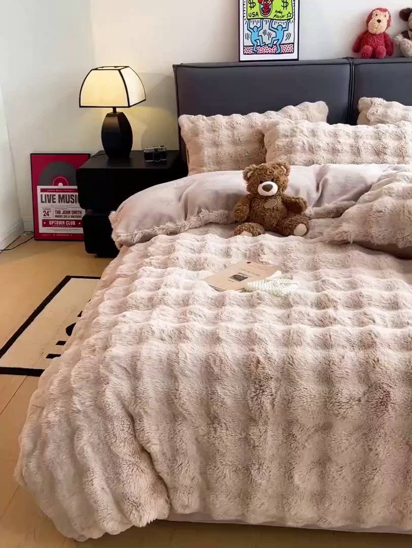 91家纺网 家纺一手货源 找家纺 凯洛奇 2025新款兔毛绒四件套牛奶绒四件套大泡泡兔毛四件套 浅卡其