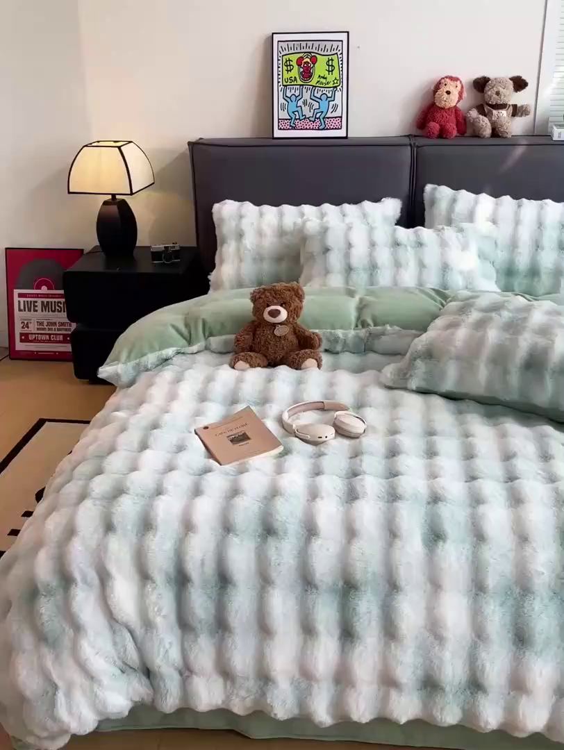 91家纺网 家纺一手货源 找家纺 凯洛奇 2025新款兔毛绒四件套牛奶绒四件套大泡泡兔毛四件套 迷雾幻境-绿