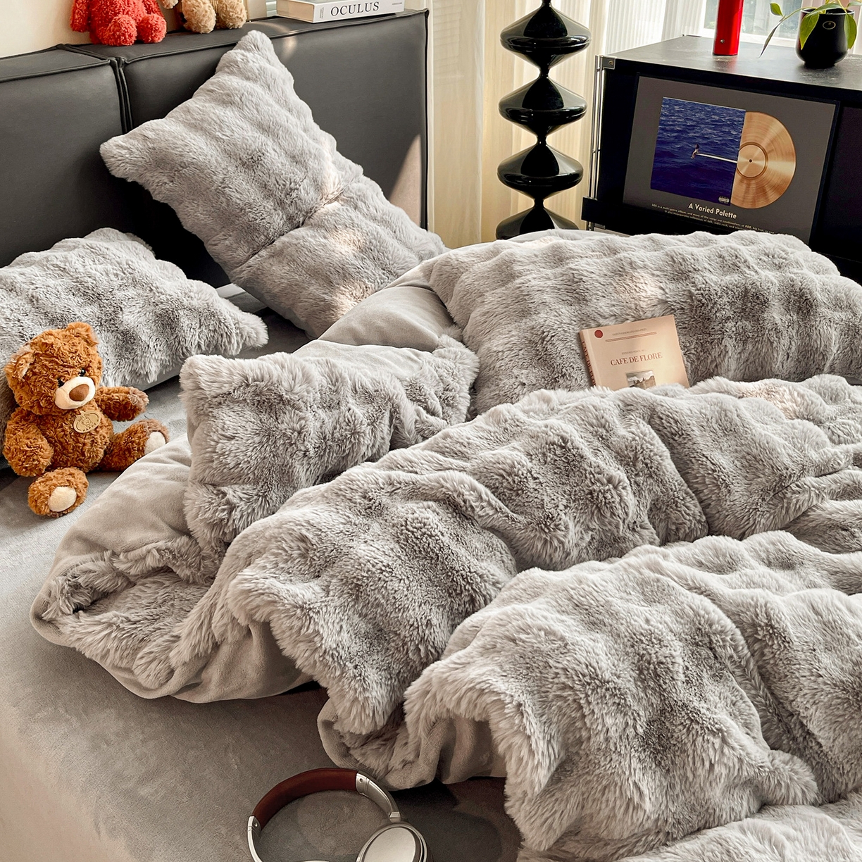 91家纺网 家纺一手货源 找家纺 凯洛奇 2025新款兔毛绒四件套牛奶绒四件套大泡泡兔毛四件套 月光灰