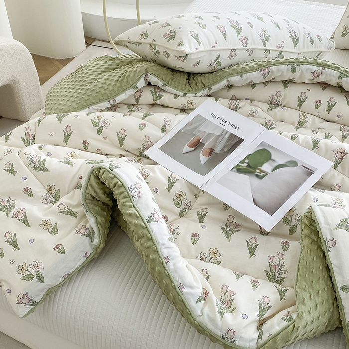 91家纺网 家纺一手货源 找家纺 青螺家纺 2025新款高密全棉嵌绳宝宝绒春秋豆豆被 支持定制花色和冬被 有量来门市优惠 郁金香