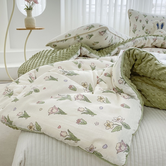 91家纺网 家纺一手货源 找家纺 青螺家纺 2025新款高密全棉嵌绳宝宝绒春秋豆豆被 支持定制花色和冬被 有量来门市优惠 郁金香