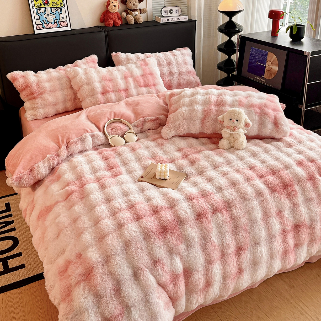 91家纺网 家纺一手货源 找家纺 凯洛奇 2025新款兔毛绒四件套牛奶绒四件套大泡泡兔毛四件套 迷雾幻境-粉