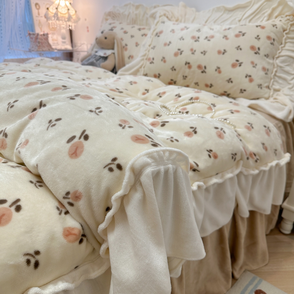 91家纺网 家纺一手货源 找家纺 盼季家纺 2025新款日系奶油风牛奶绒花边床上用品四件套珊瑚绒牛奶绒床单被套床裙 牛奶绒花边-郁金香米