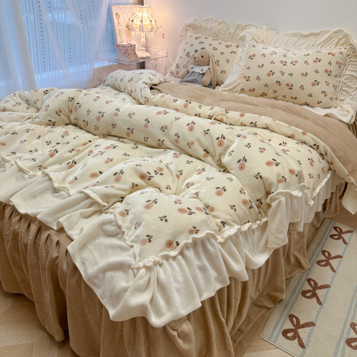 91家纺网 家纺一手货源 找家纺 盼季家纺 2025新款日系奶油风牛奶绒花边床上用品四件套珊瑚绒牛奶绒床单被套床裙 牛奶绒花边-郁金香米
