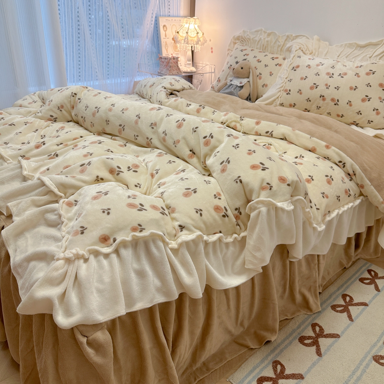 91家纺网 家纺一手货源 找家纺 盼季家纺 2025新款日系奶油风牛奶绒花边床上用品四件套珊瑚绒牛奶绒床单被套床裙 牛奶绒花边-郁金香米