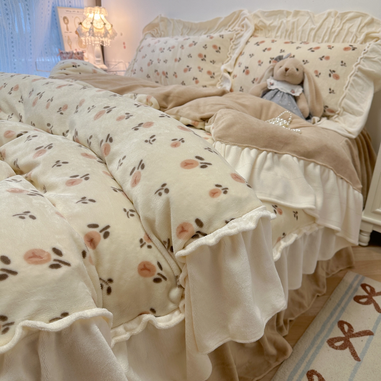 91家纺网 家纺一手货源 找家纺 盼季家纺 2025新款日系奶油风牛奶绒花边床上用品四件套珊瑚绒牛奶绒床单被套床裙 牛奶绒花边-郁金香米