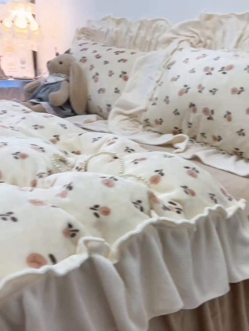 91家纺网 家纺一手货源 找家纺 盼季家纺 2025新款日系奶油风牛奶绒花边床上用品四件套珊瑚绒牛奶绒床单被套床裙 牛奶绒花边-郁金香米