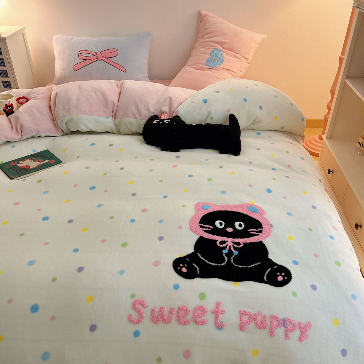 91家纺网 家纺一手货源 找家纺 盼季家纺 2025新款卡通毛巾绣牛奶绒保暖四件套 牛奶绒毛巾绣-彩虹点点瞄