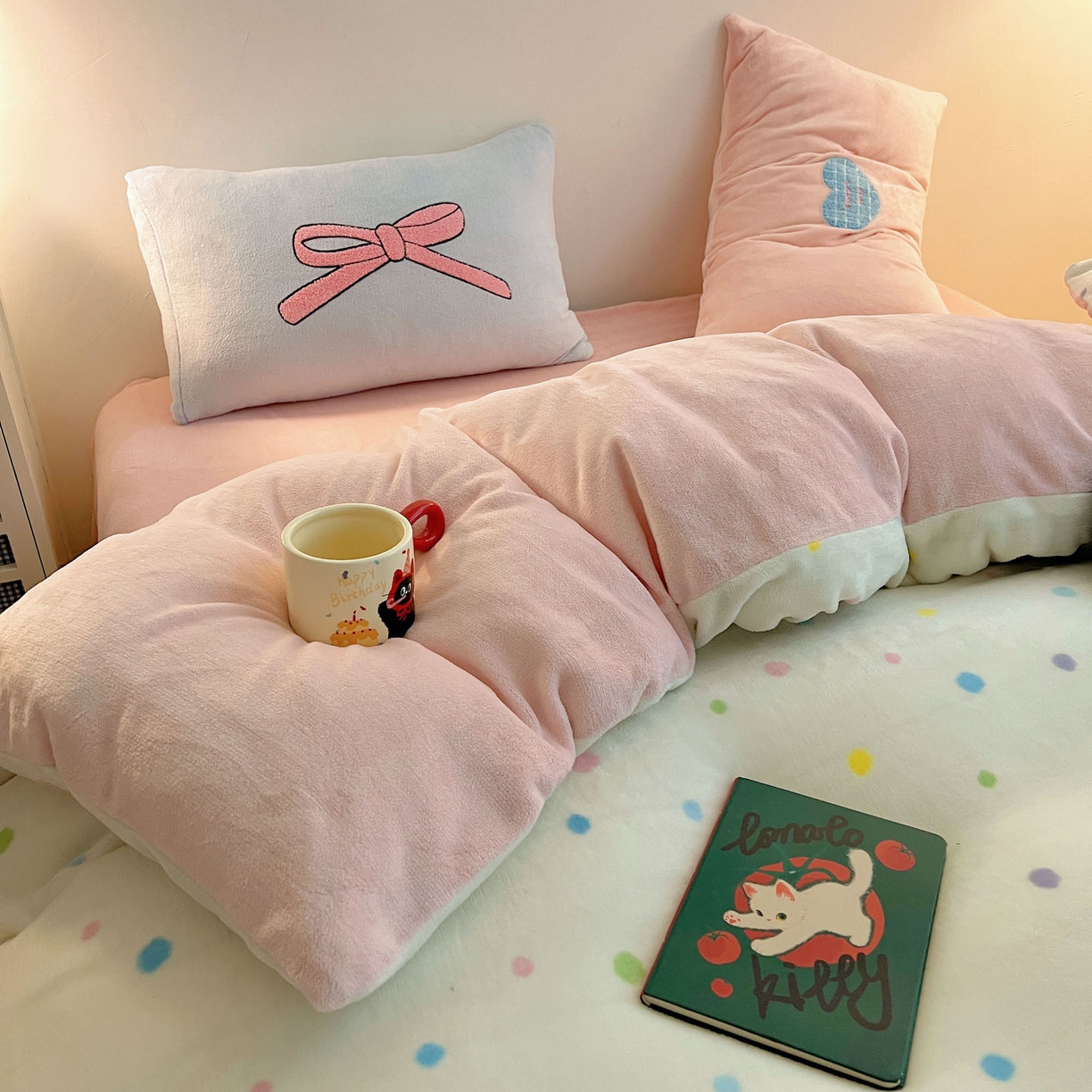 91家纺网 家纺一手货源 找家纺 盼季家纺 2025新款卡通毛巾绣牛奶绒保暖四件套 牛奶绒毛巾绣-彩虹点点瞄