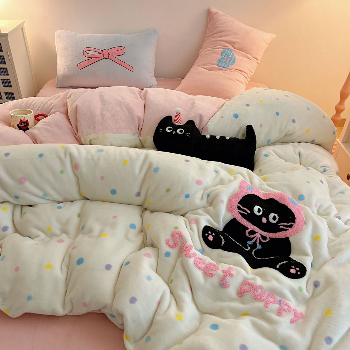 91家纺网 家纺一手货源 找家纺 盼季家纺 2025新款卡通毛巾绣牛奶绒保暖四件套 牛奶绒毛巾绣-彩虹点点瞄