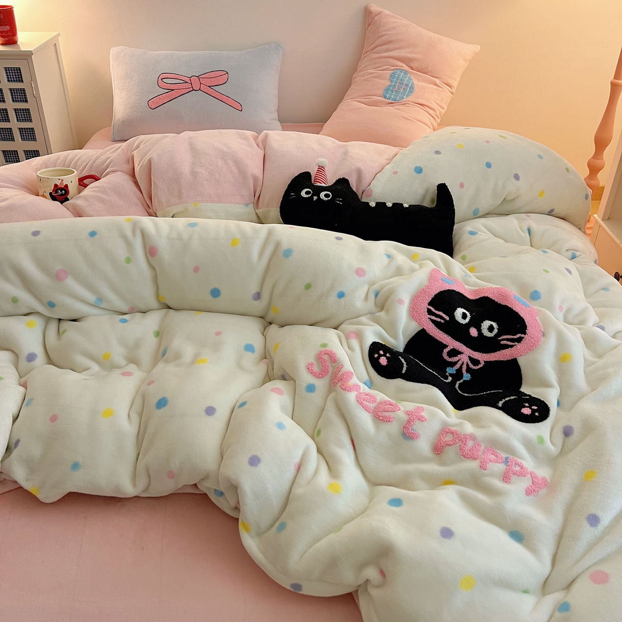 91家纺网 家纺一手货源 找家纺 盼季家纺 2025新款卡通毛巾绣牛奶绒保暖四件套 牛奶绒毛巾绣-彩虹点点瞄