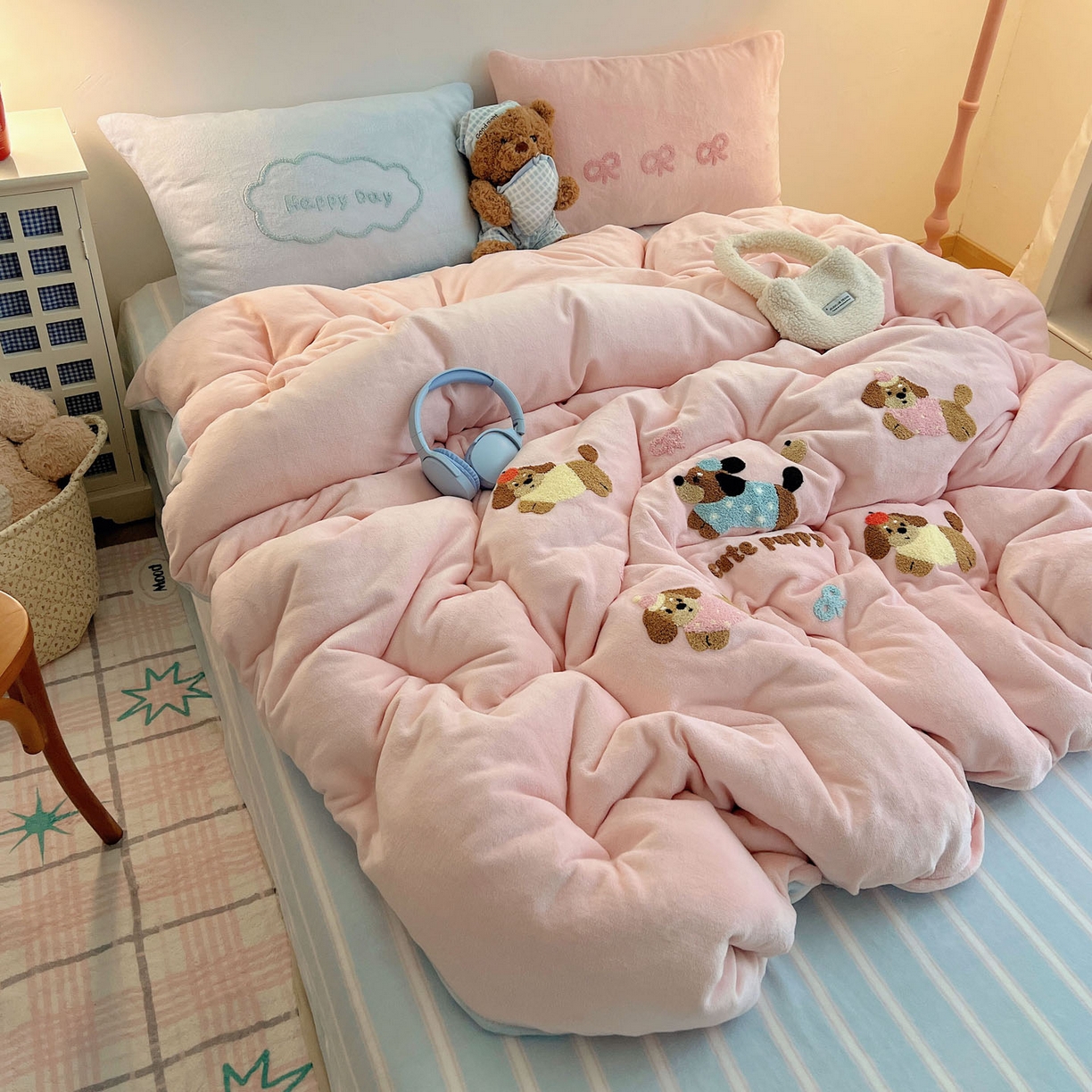 盼季家纺 2025新款卡通毛巾绣牛奶绒保暖四件套 牛奶绒毛巾绣-狗狗腊肠