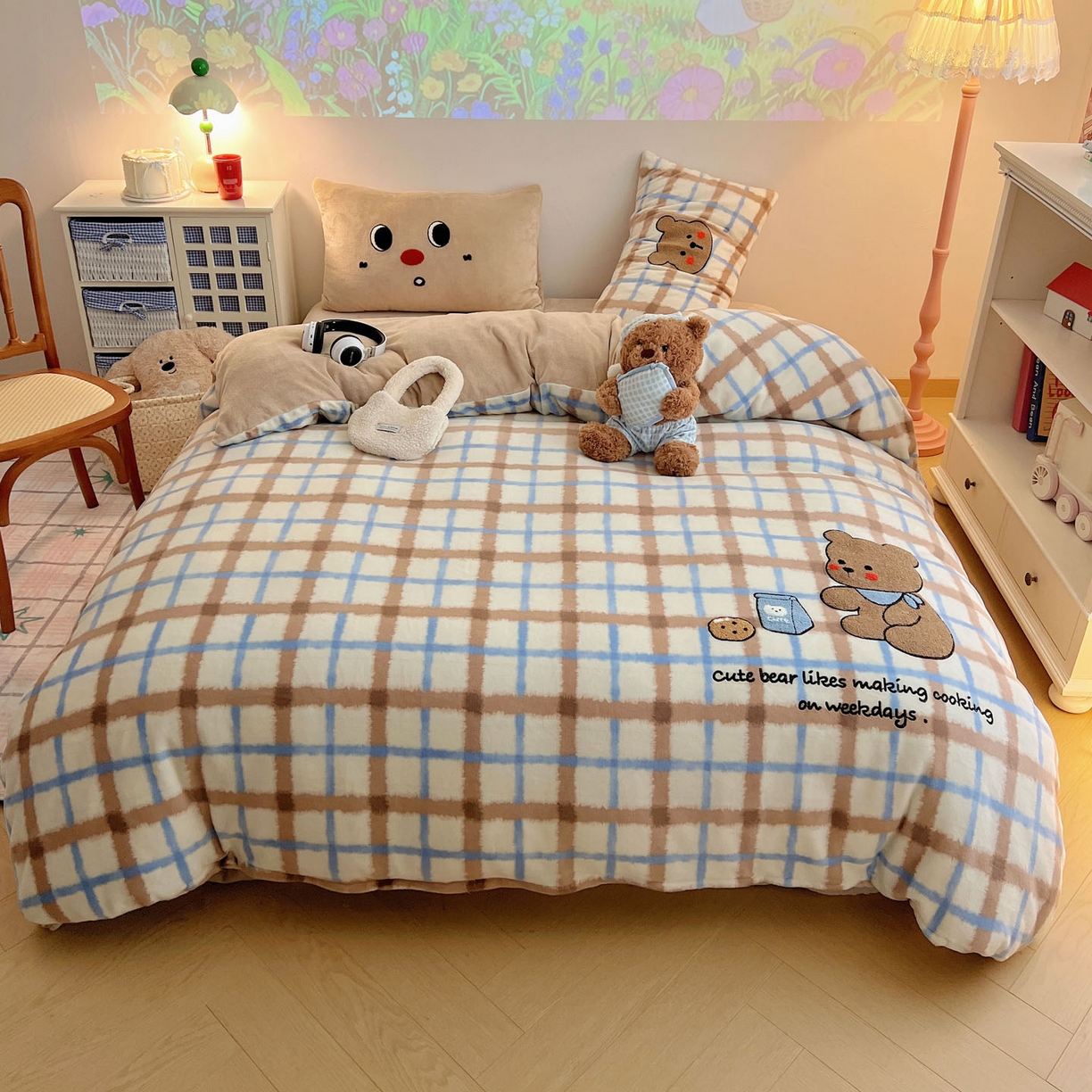 91家纺网 家纺一手货源 找家纺 盼季家纺 2025新款卡通毛巾绣牛奶绒保暖四件套 牛奶绒毛巾绣-蓝白小熊