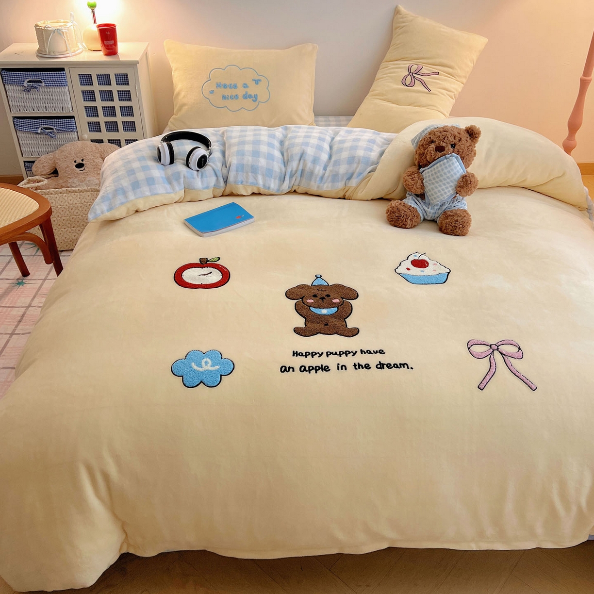 91家纺网 家纺一手货源 找家纺 盼季家纺 2025新款卡通毛巾绣牛奶绒保暖四件套 牛奶绒毛巾绣-蓝格猫咪酱