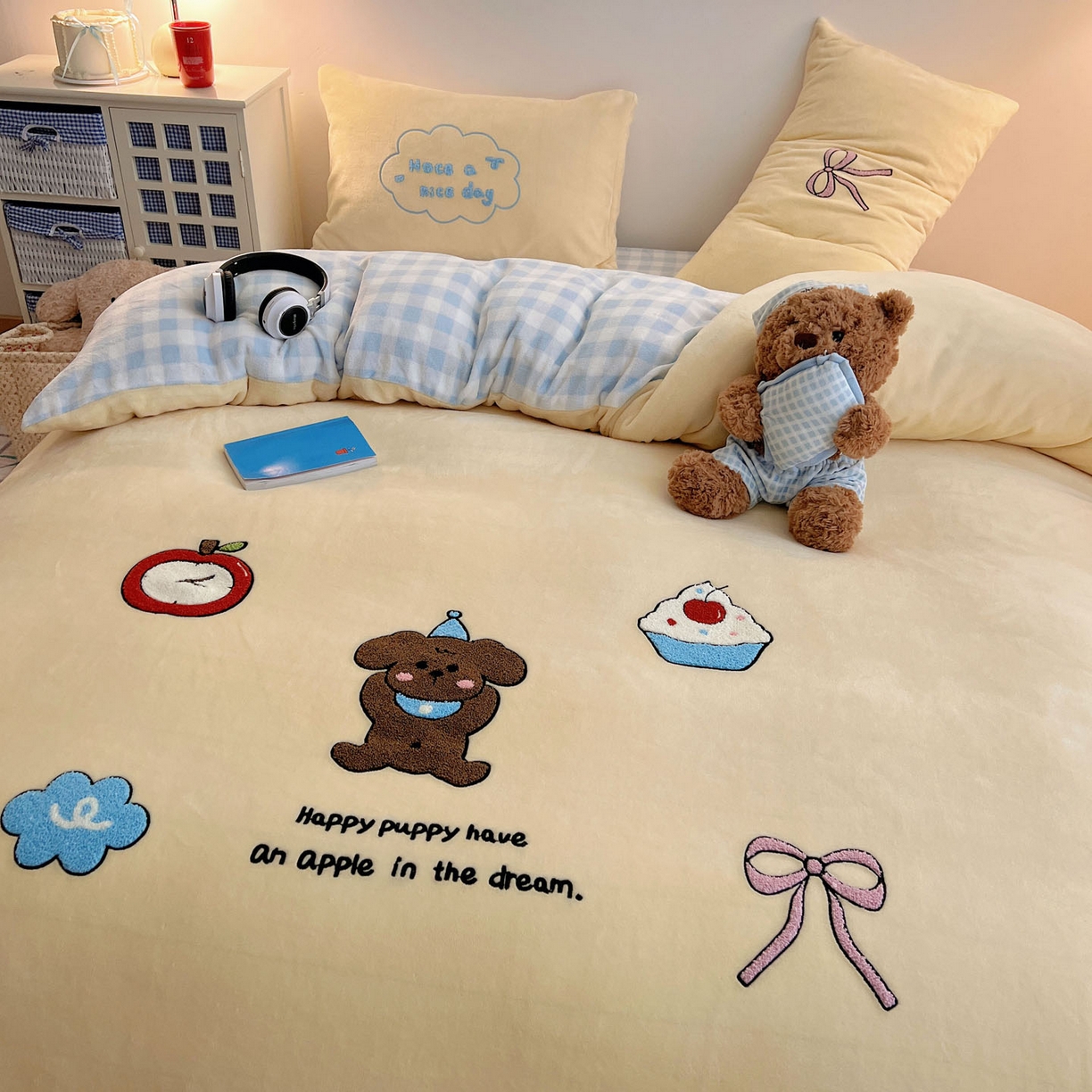 91家纺网 家纺一手货源 找家纺 盼季家纺 2025新款卡通毛巾绣牛奶绒保暖四件套 牛奶绒毛巾绣-蓝格猫咪酱