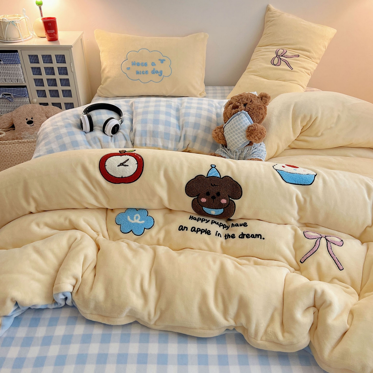 91家纺网 家纺一手货源 找家纺 盼季家纺 2025新款卡通毛巾绣牛奶绒保暖四件套 牛奶绒毛巾绣-蓝格猫咪酱