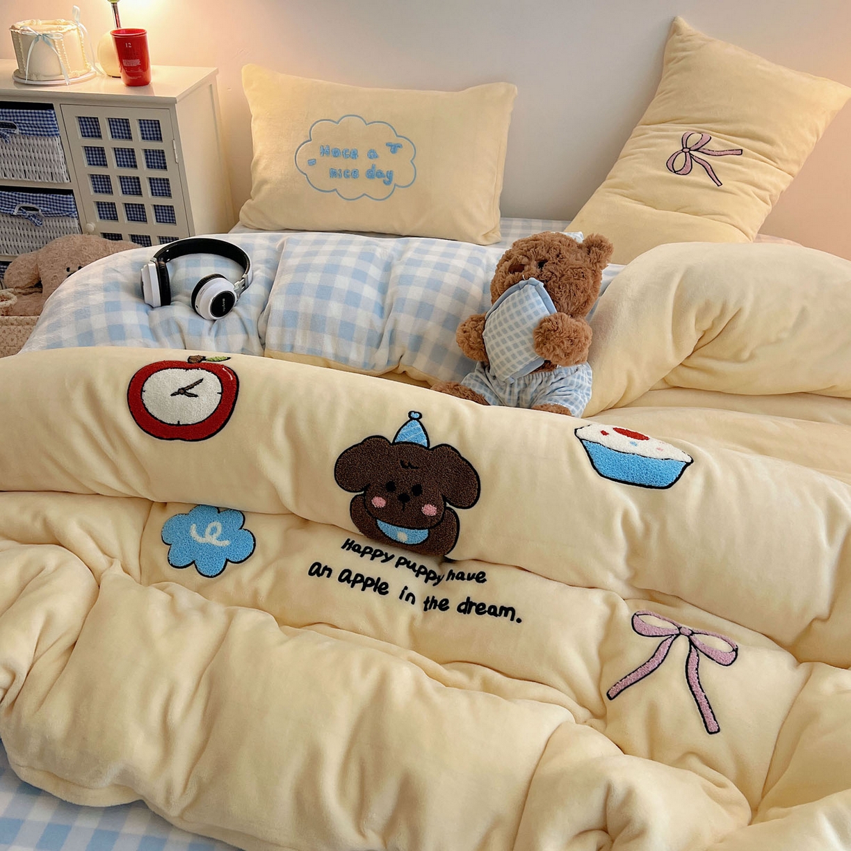 91家纺网 家纺一手货源 找家纺 盼季家纺 2025新款卡通毛巾绣牛奶绒保暖四件套 牛奶绒毛巾绣-蓝格猫咪酱