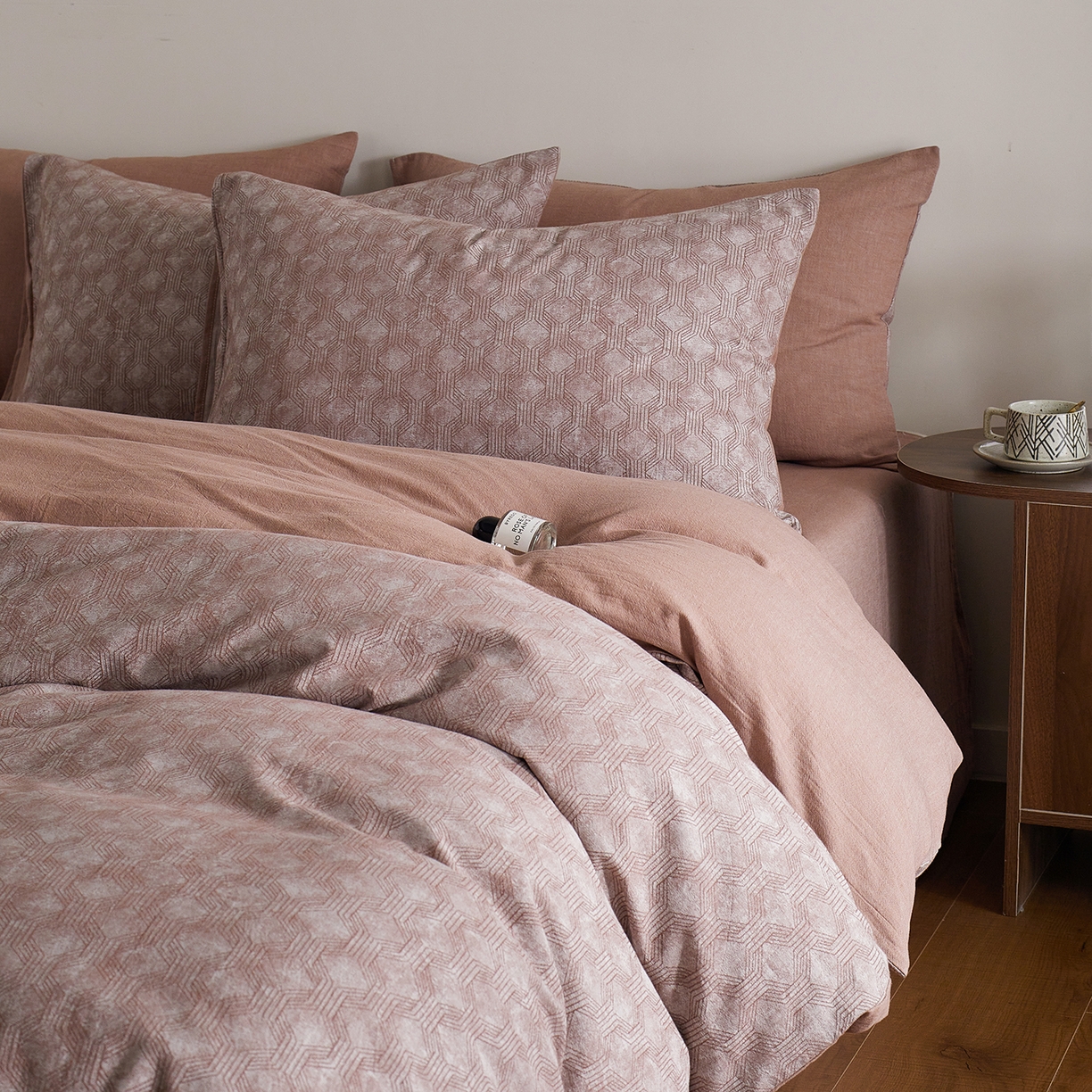 91家纺网 家纺一手货源 找家纺 XIWEN-希文家纺 2025新款秋冬60支全棉水洗色织大提花四件套 摩格斯