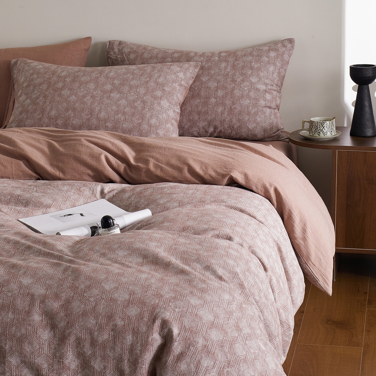 91家纺网 家纺一手货源 找家纺 XIWEN-希文家纺 2025新款秋冬60支全棉水洗色织大提花四件套 摩格斯