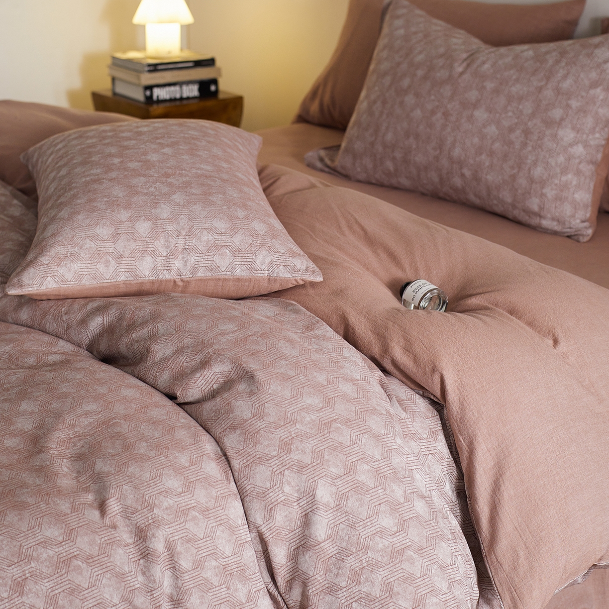 91家纺网 家纺一手货源 找家纺 XIWEN-希文家纺 2025新款秋冬60支全棉水洗色织大提花四件套 摩格斯