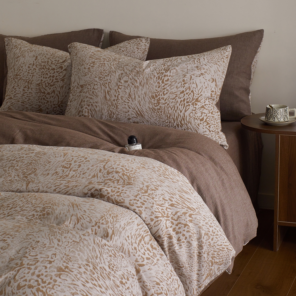 91家纺网 家纺一手货源 找家纺 XIWEN-希文家纺 2025新款秋冬60支全棉水洗色织大提花四件套 狂想曲