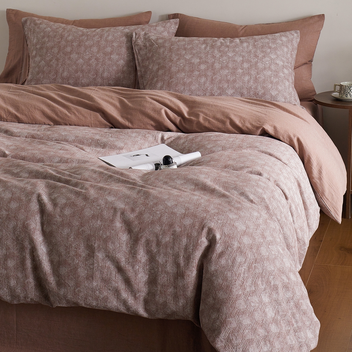 91家纺网 家纺一手货源 找家纺 XIWEN-希文家纺 2025新款秋冬60支全棉水洗色织大提花四件套 摩格斯