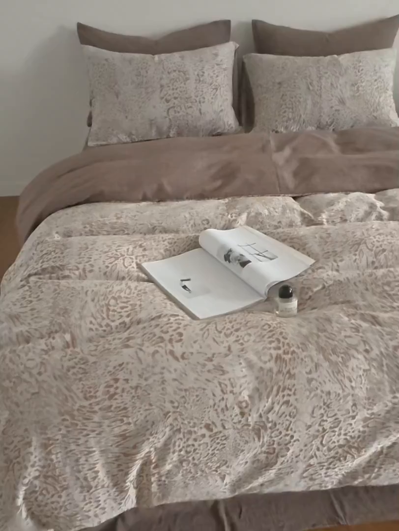 91家纺网 家纺一手货源 找家纺 XIWEN-希文家纺 2025新款秋冬60支全棉水洗色织大提花四件套 狂想曲