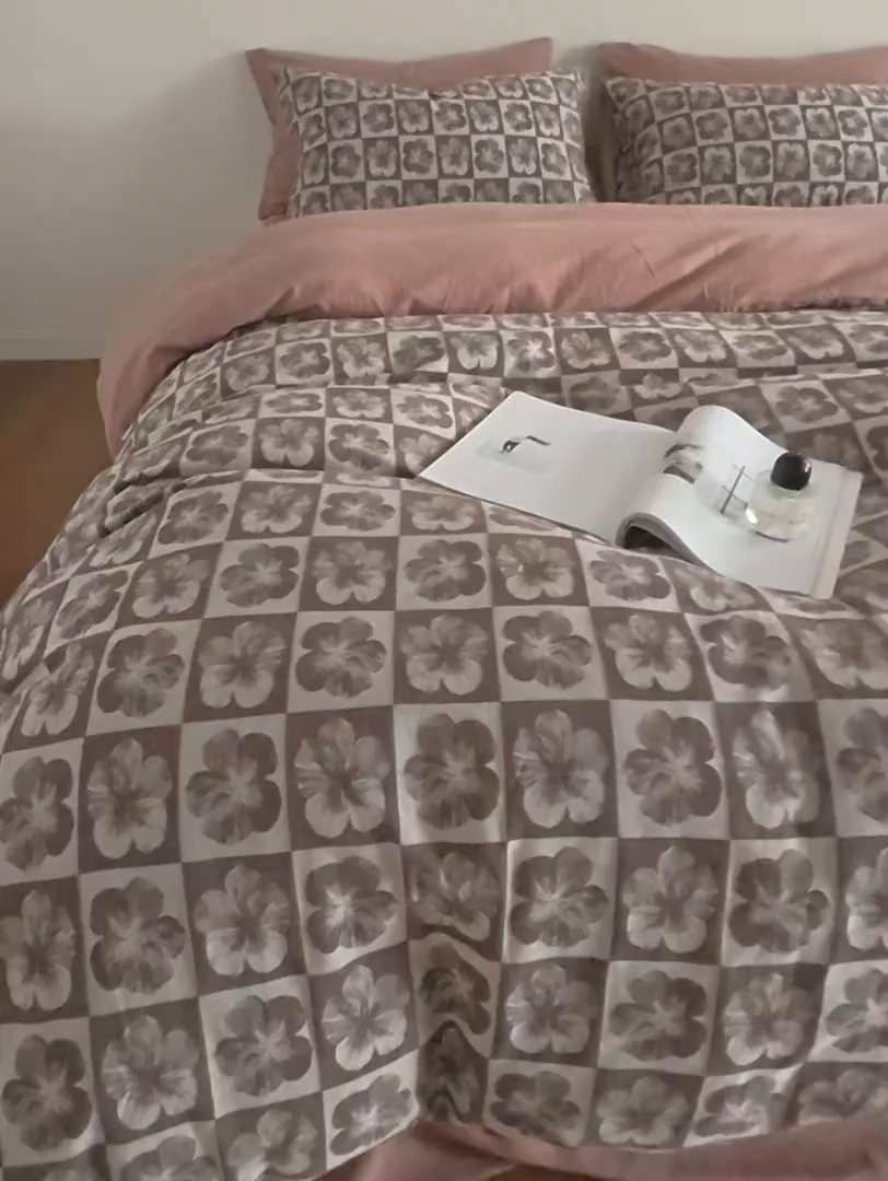 91家纺网 家纺一手货源 找家纺 XIWEN-希文家纺 2025新款秋冬60支全棉水洗色织大提花四件套 欢乐颂