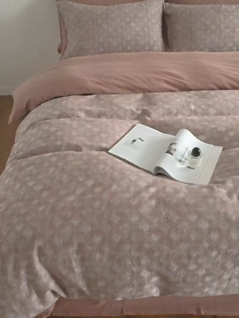 91家纺网 家纺一手货源 找家纺 XIWEN-希文家纺 2025新款秋冬60支全棉水洗色织大提花四件套 摩格斯