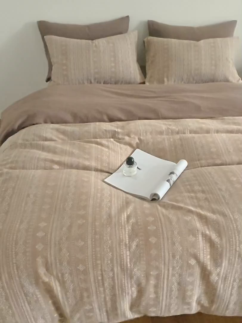 91家纺网 家纺一手货源 找家纺 XIWEN-希文家纺 2025新款秋冬60支全棉水洗色织大提花四件套 波西