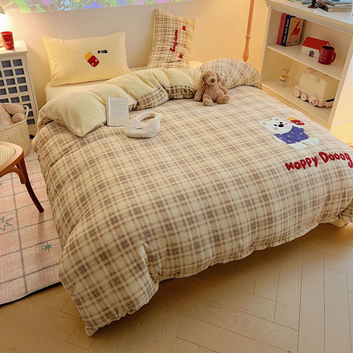 91家纺网 家纺一手货源 找家纺 盼季家纺 2025新款卡通毛巾绣牛奶绒保暖四件套 牛奶绒毛巾绣-薯条小熊