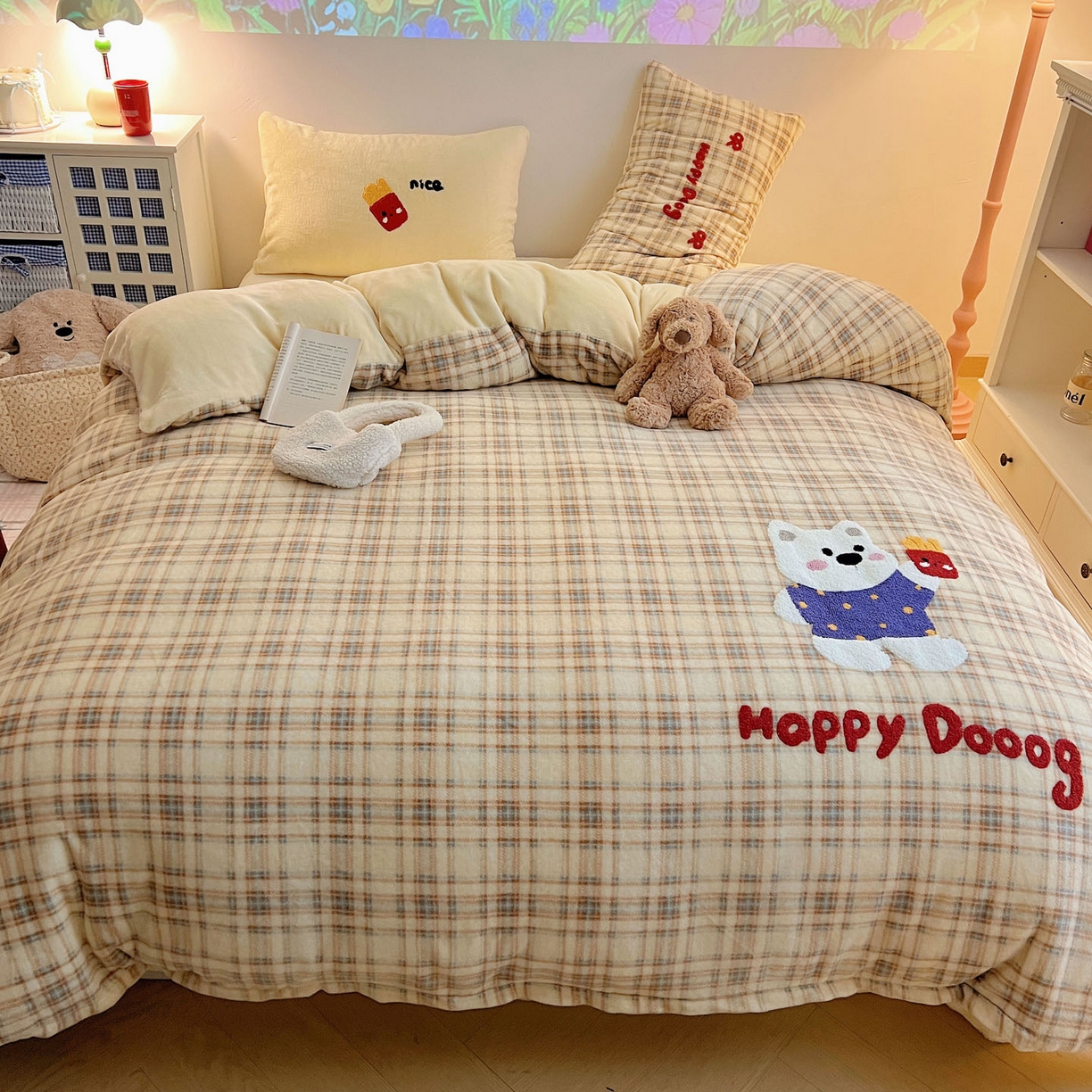 91家纺网 家纺一手货源 找家纺 盼季家纺 2025新款卡通毛巾绣牛奶绒保暖四件套 牛奶绒毛巾绣-薯条小熊